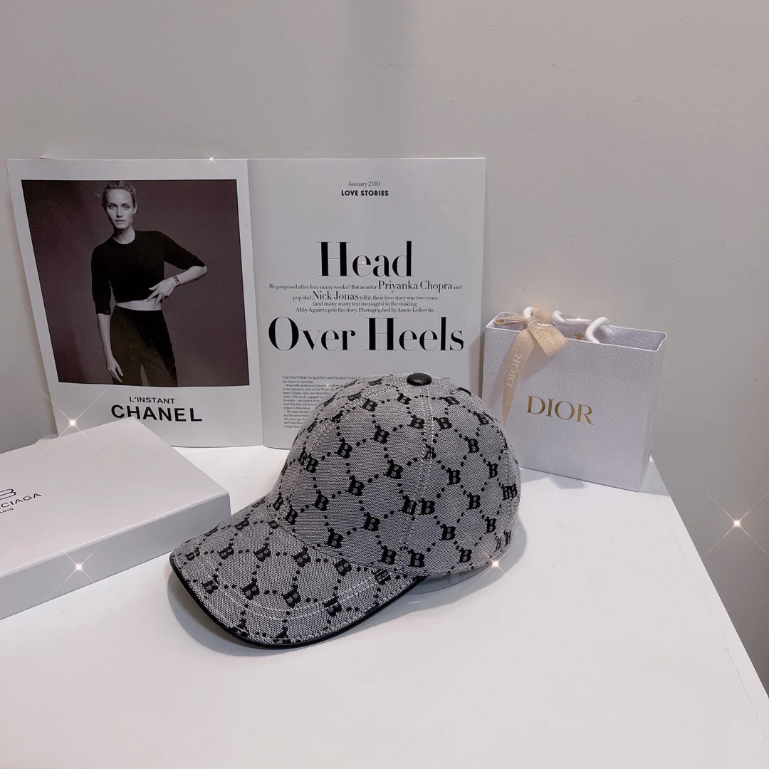 Бейсболка Balenciaga с жаккардовым логотипом - оригинальная, изготовленная методом литья, из ткани и кожи - 3 цвета