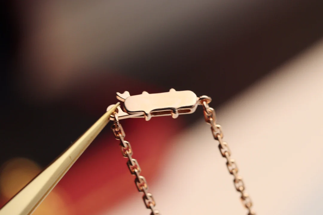 Cartier - Колье с крупной круглой монетой