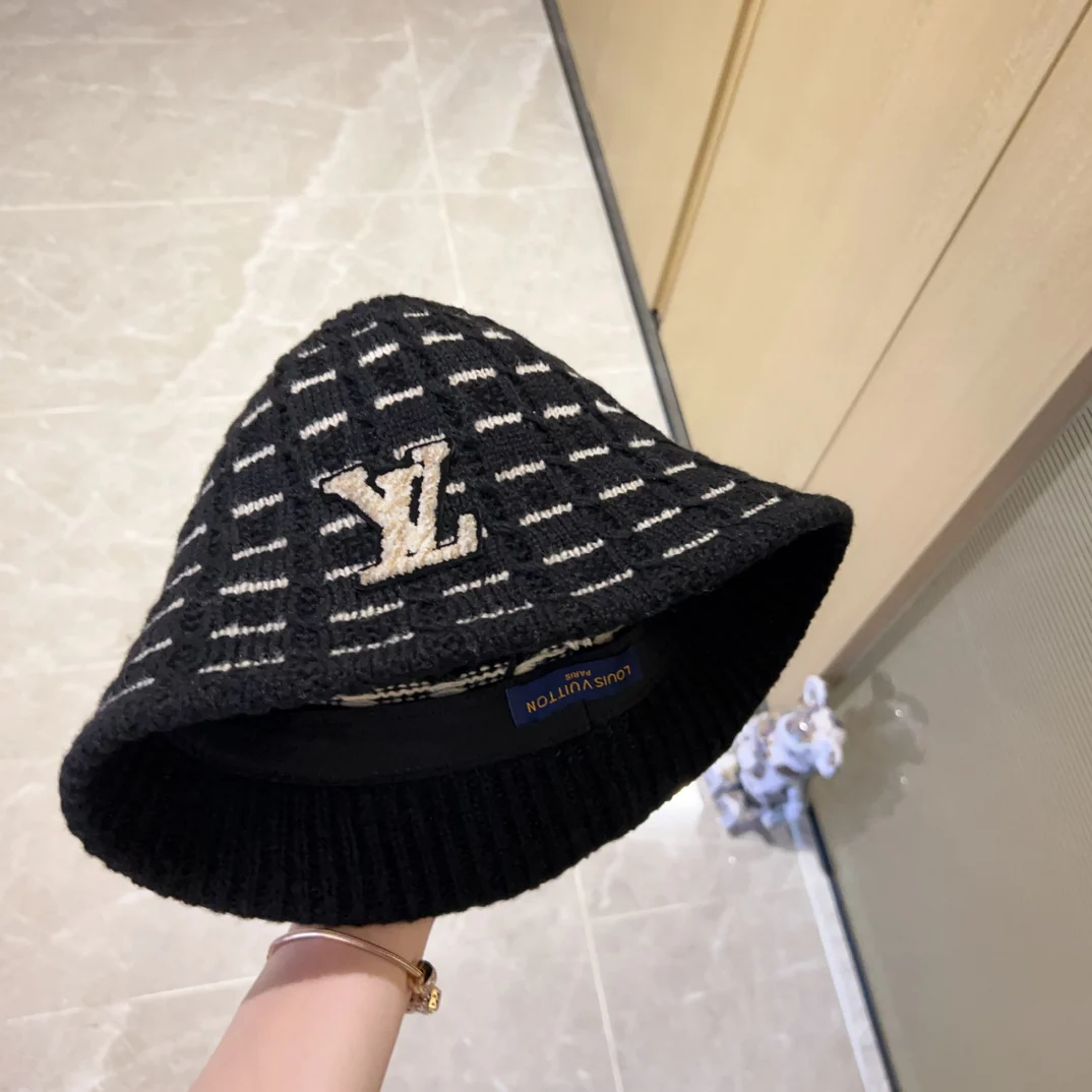 Вязаная рыбацкая шапка LV 2023 New Wave - черная