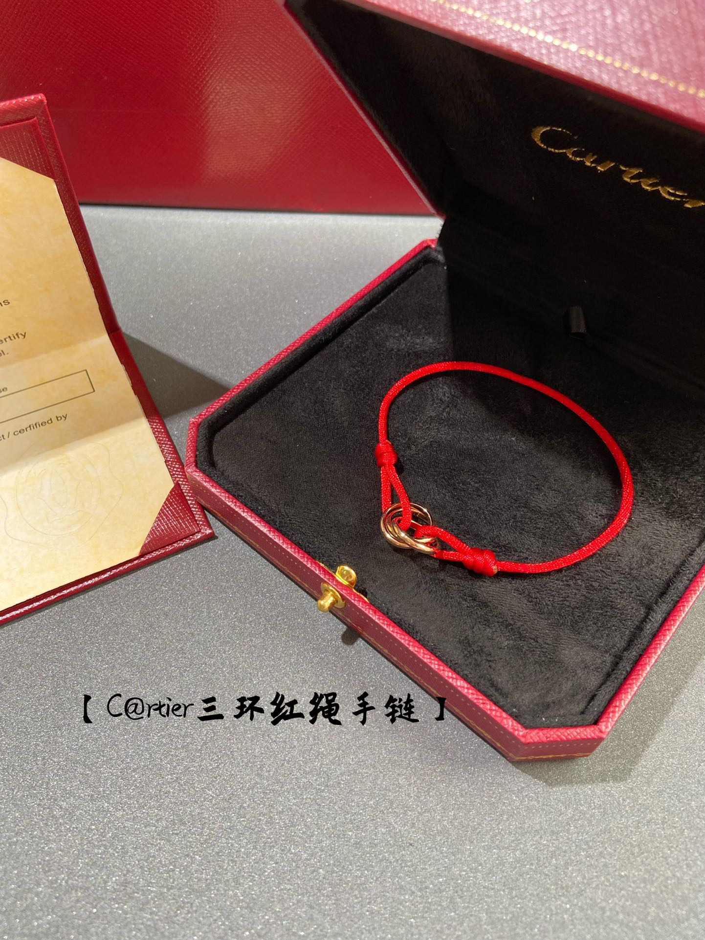 Браслет Cartier можно носить на расстоянии до 18 см от плеча.