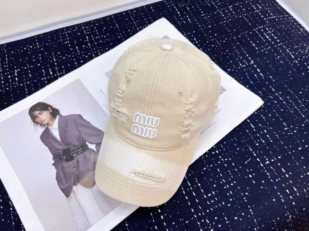 Miu Miu - Новая прочная бейсболка с перламутровой отделкой, сшитая вручную.