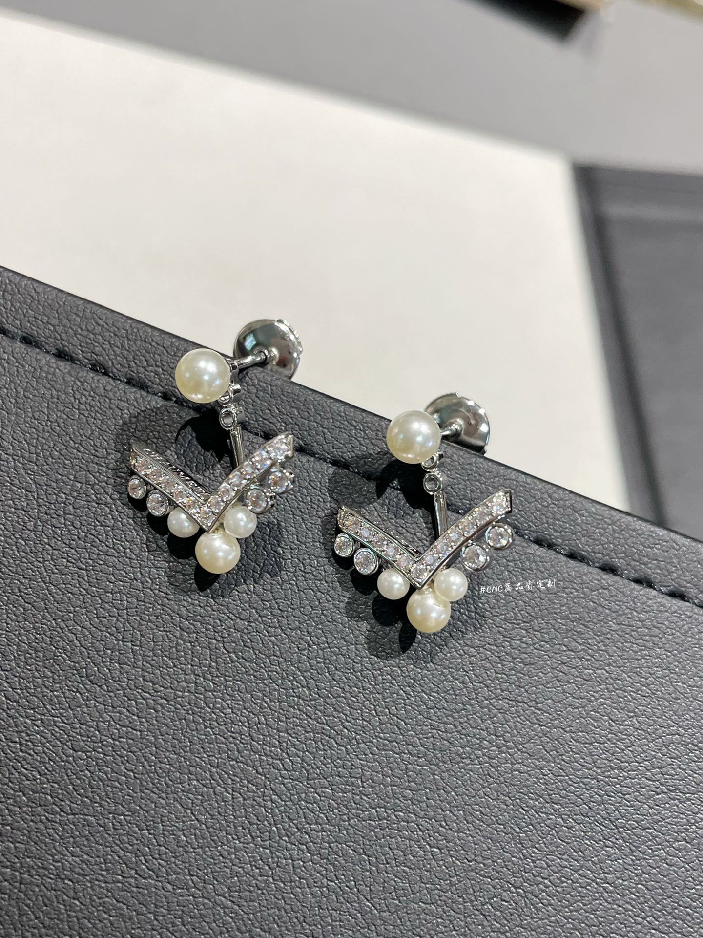 Серьги Chaumet 008