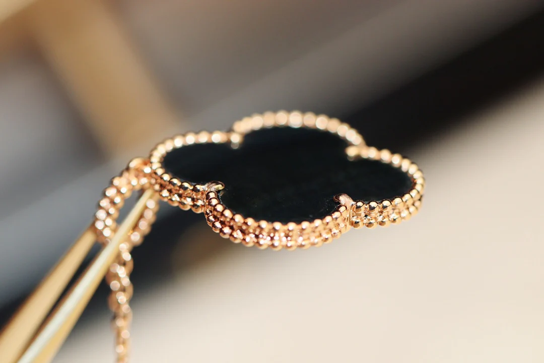 Колье VCA - Множество деталей