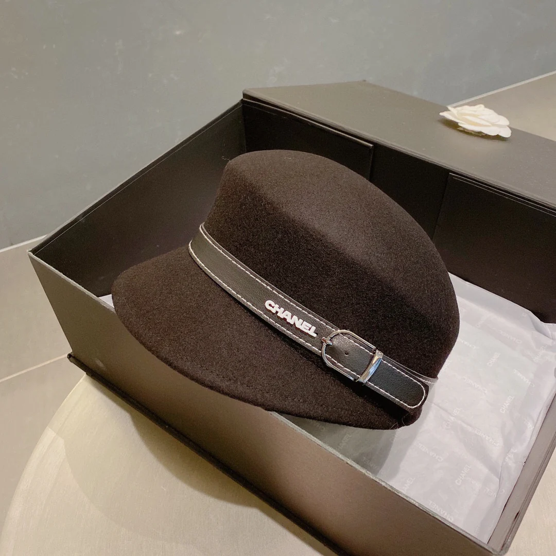 Chanel - Шерстяная кепка-?уточка? - Черная