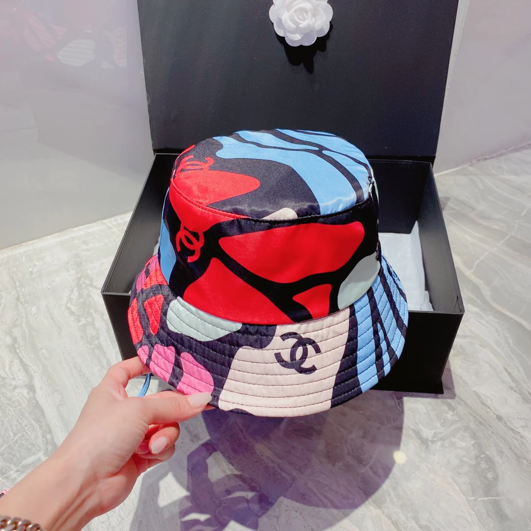Chanel - Новая рыбацкая шляпа с граффити