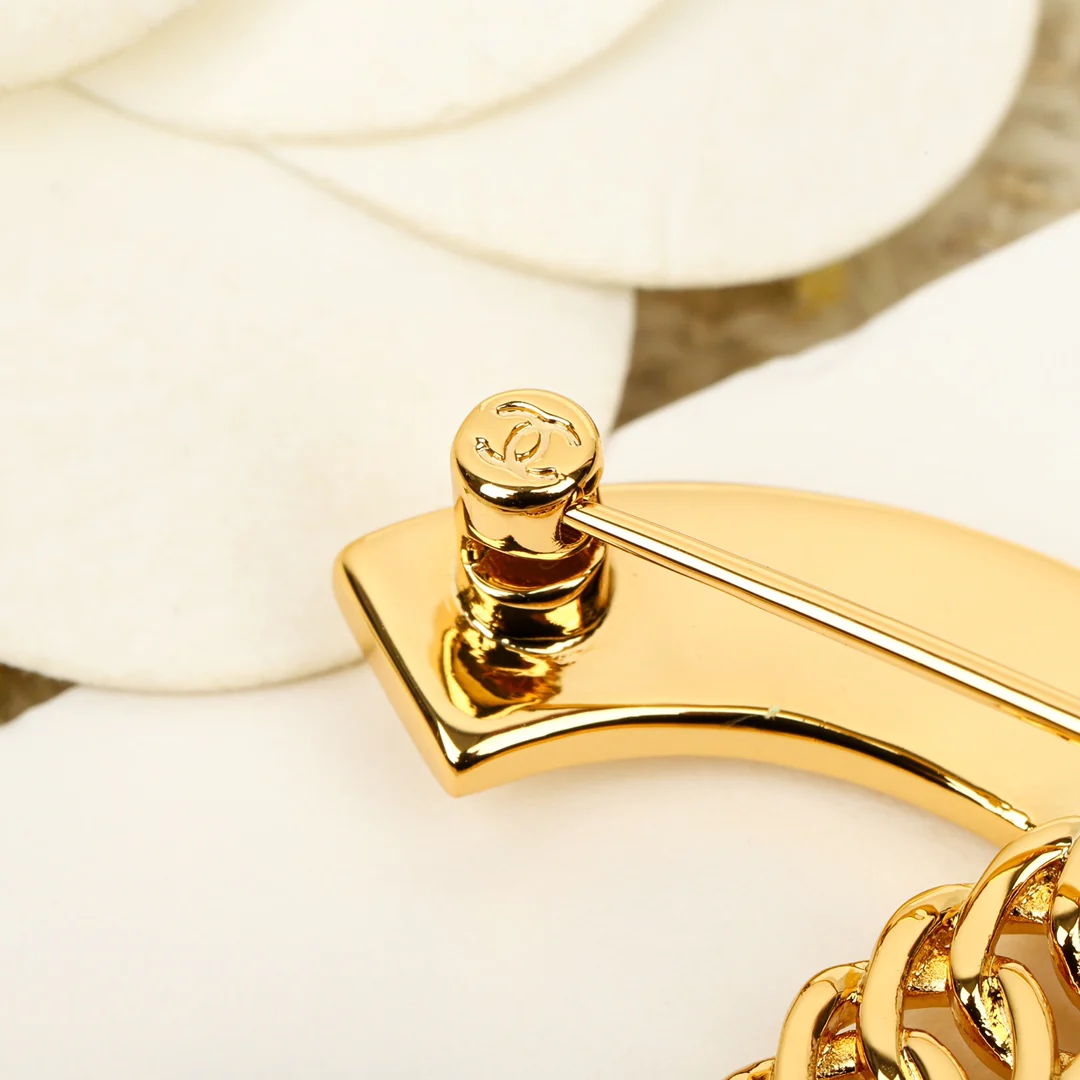 Брошь Chanel 150