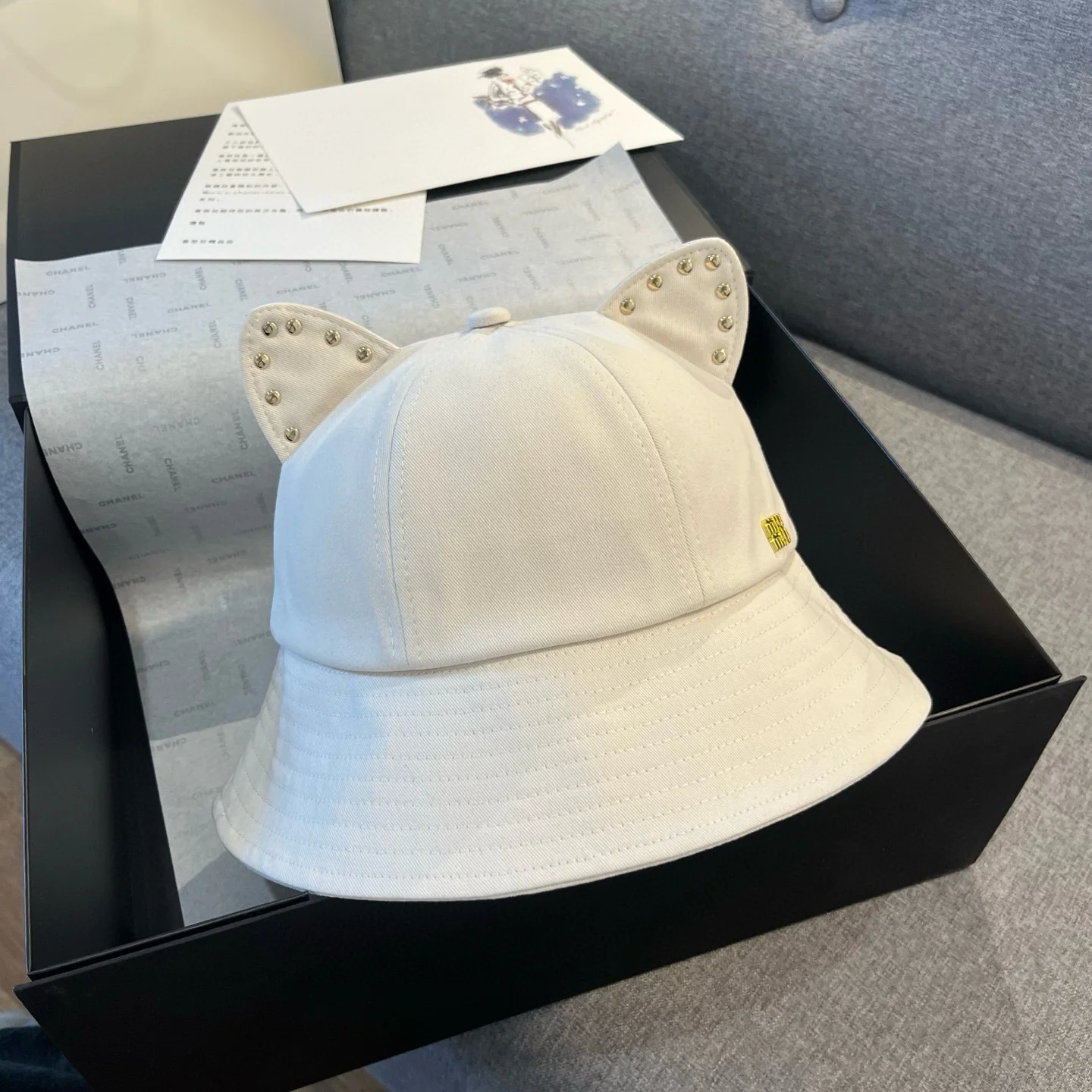 Рыбацкая шляпа Miu Miu с кошачьими ушками - белая