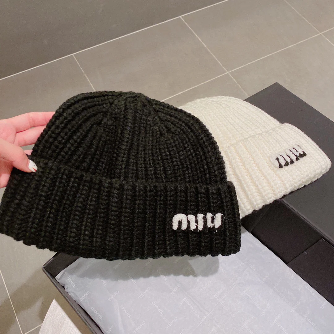 Miu Miu - Шапка-бини - Унисекс - Белая