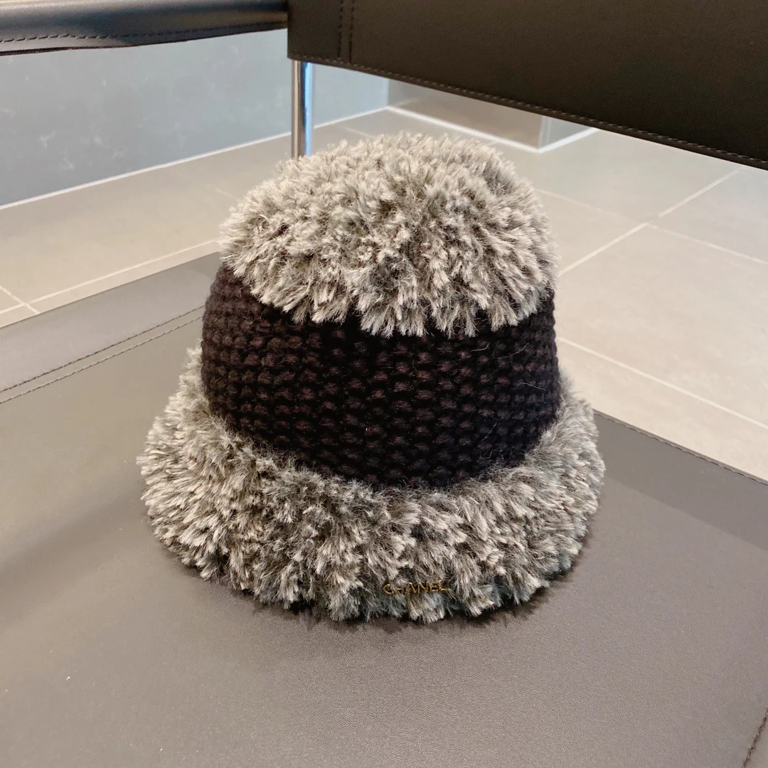 Chanel - Меховая шапка - Серая