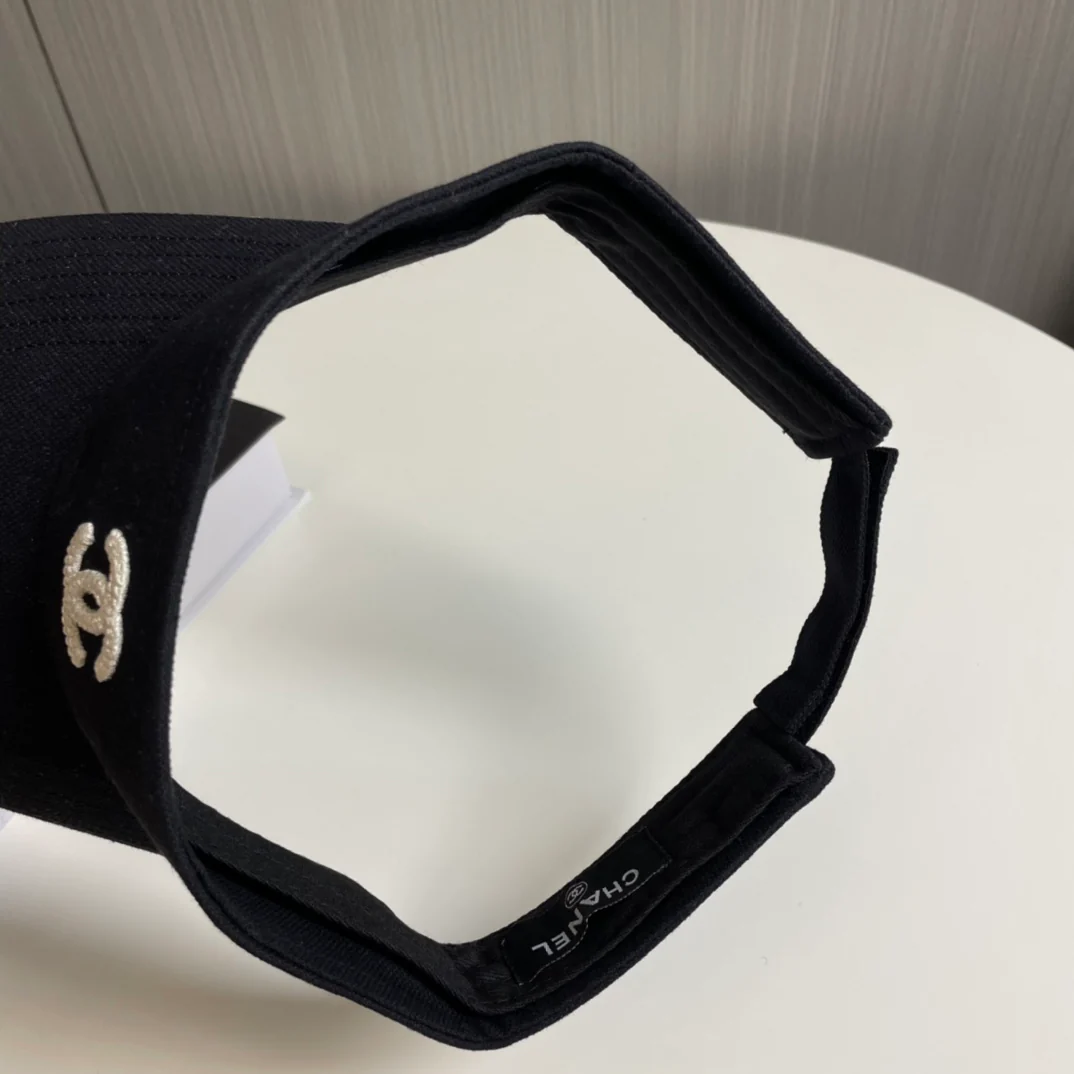 Chanel - Простая и стильная солнцезащитная шляпа - Черная