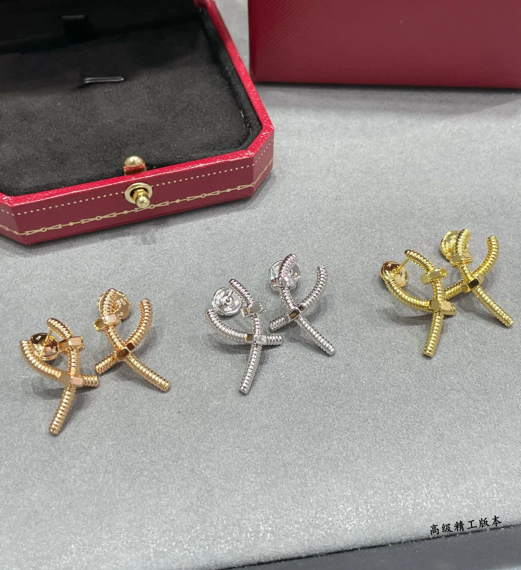 Серьги Cartier 056