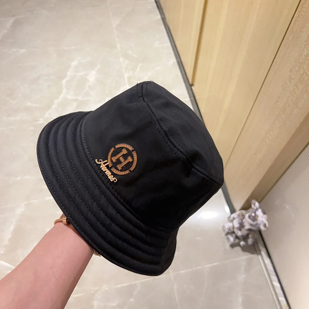 Новинка сезона весна/лето 2023 от Hermes - Панама - Черная