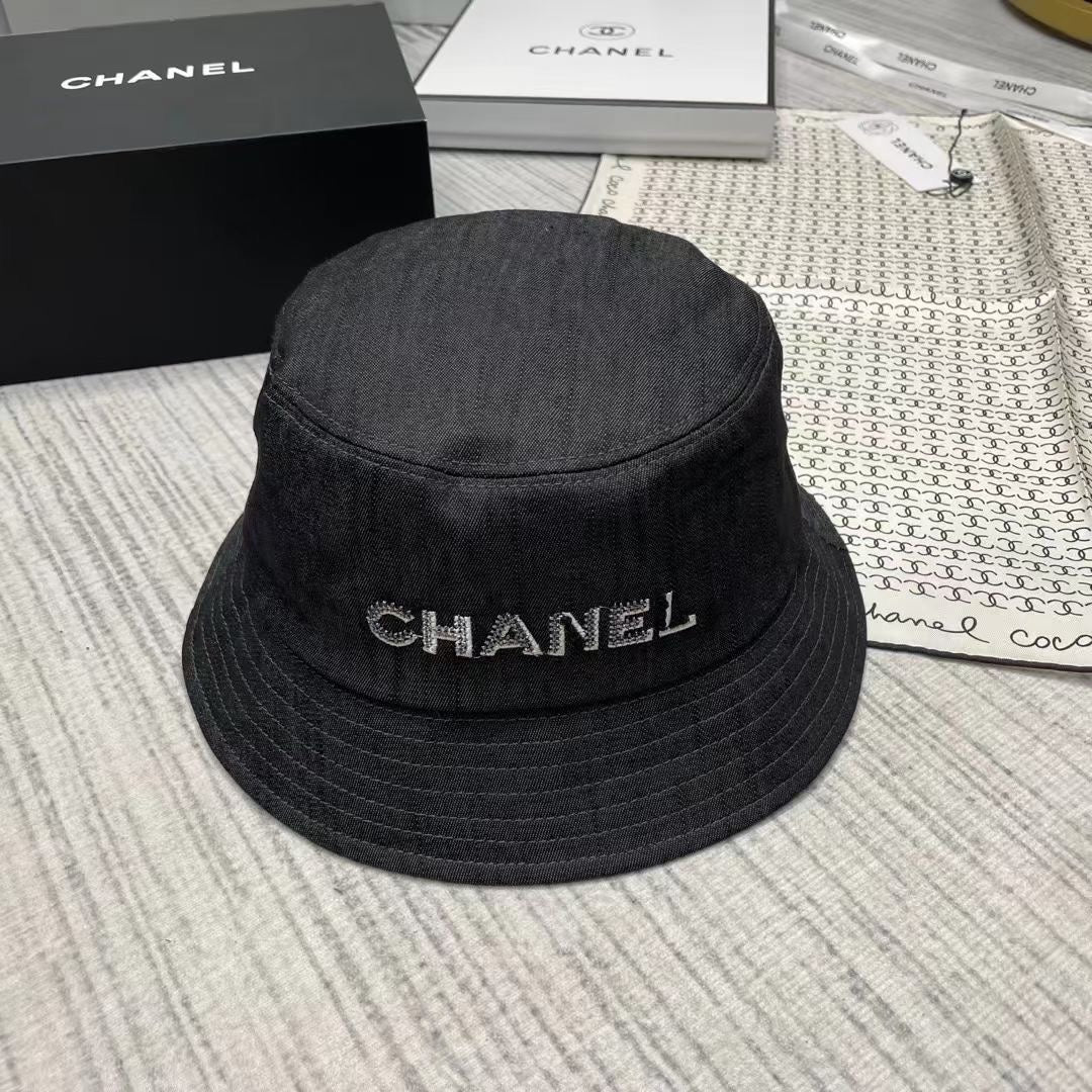 Рыбацкая шляпа Chanel, украшенная пайетками и стразами - Рекомендовано на Xiaohongshu - 2