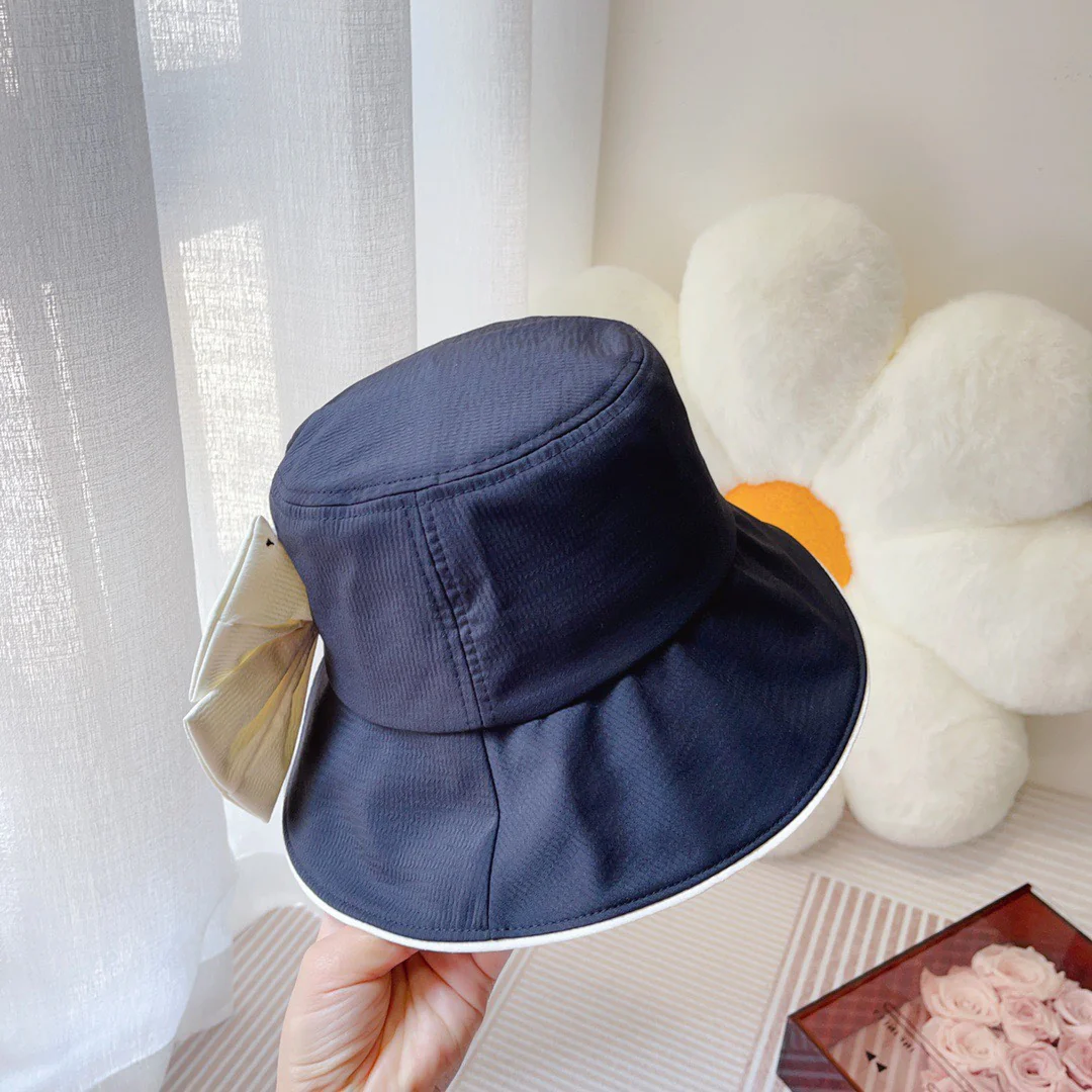 Новая летняя панама Miu Miu 2023 года с простым бантом - черная.