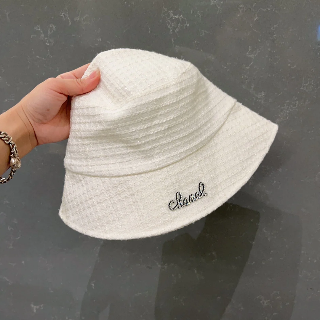 Рыбацкая шляпа в клетку Chanel - белая