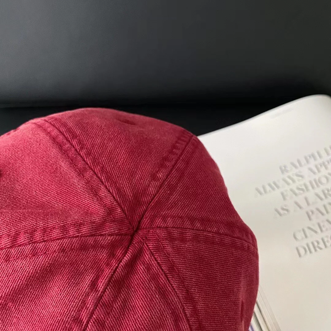 Бейсболка Balenciaga с вышивкой - розовая