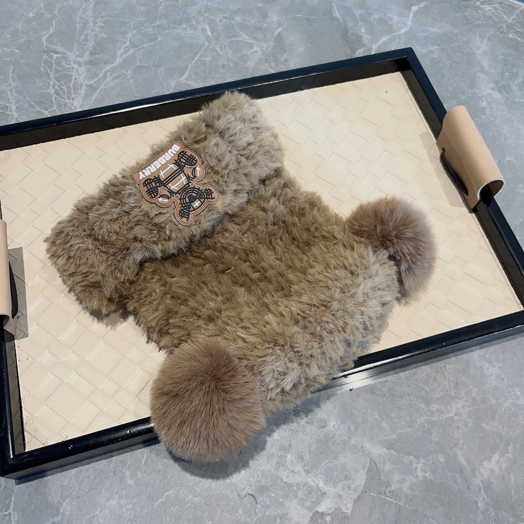 Burberry - Новая шапка-бини в форме медведя из осенне-зимней коллекции