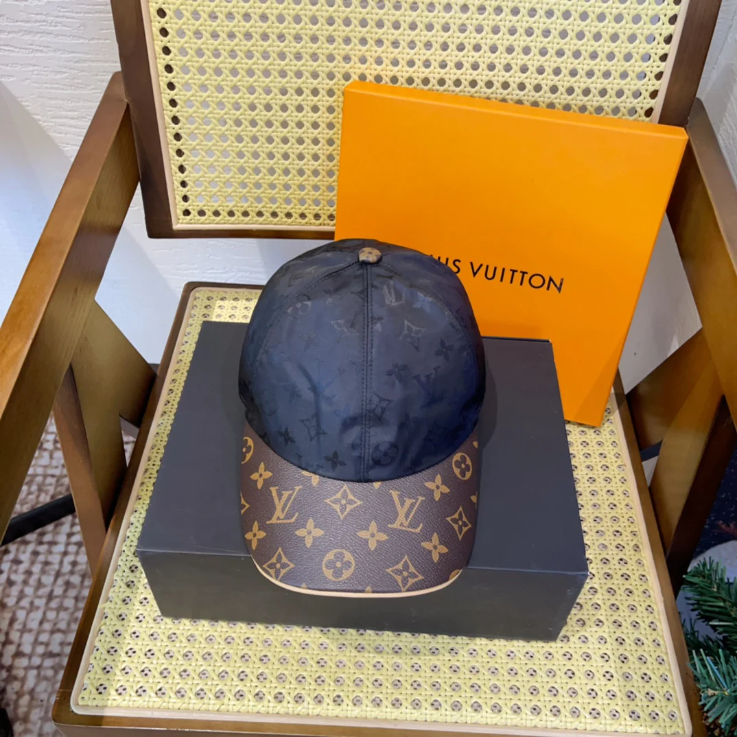 LV - Переиздание бейсболки с монограммой