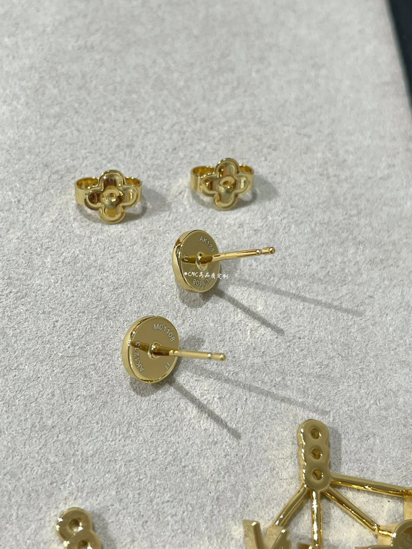 LV - Серьги 037