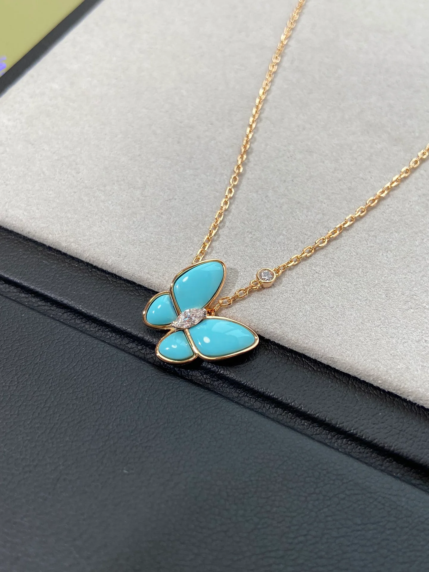 Van Vuitton - Колье 139