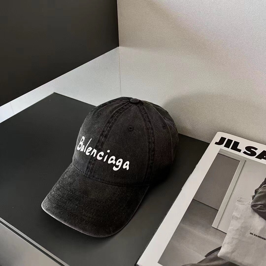 Бейсболка Balenciaga с эффектом потертости