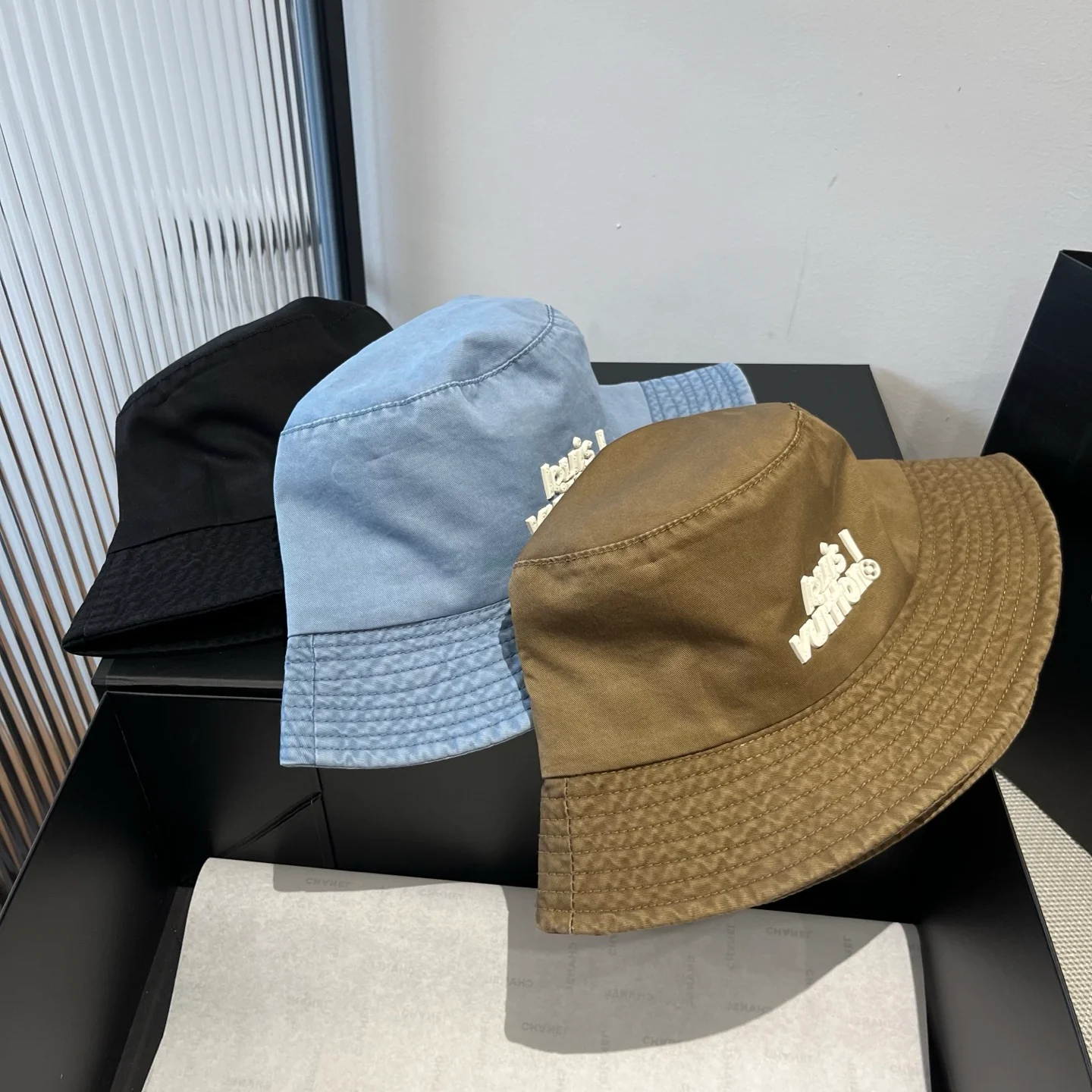 LV - Простая рыбацкая шляпа - Черная