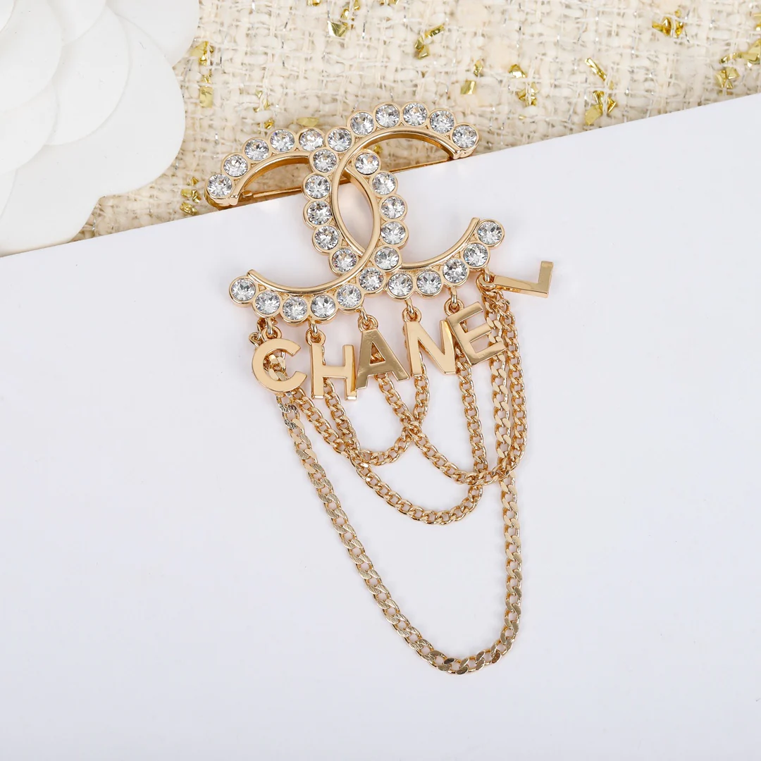 Брошь Chanel 139