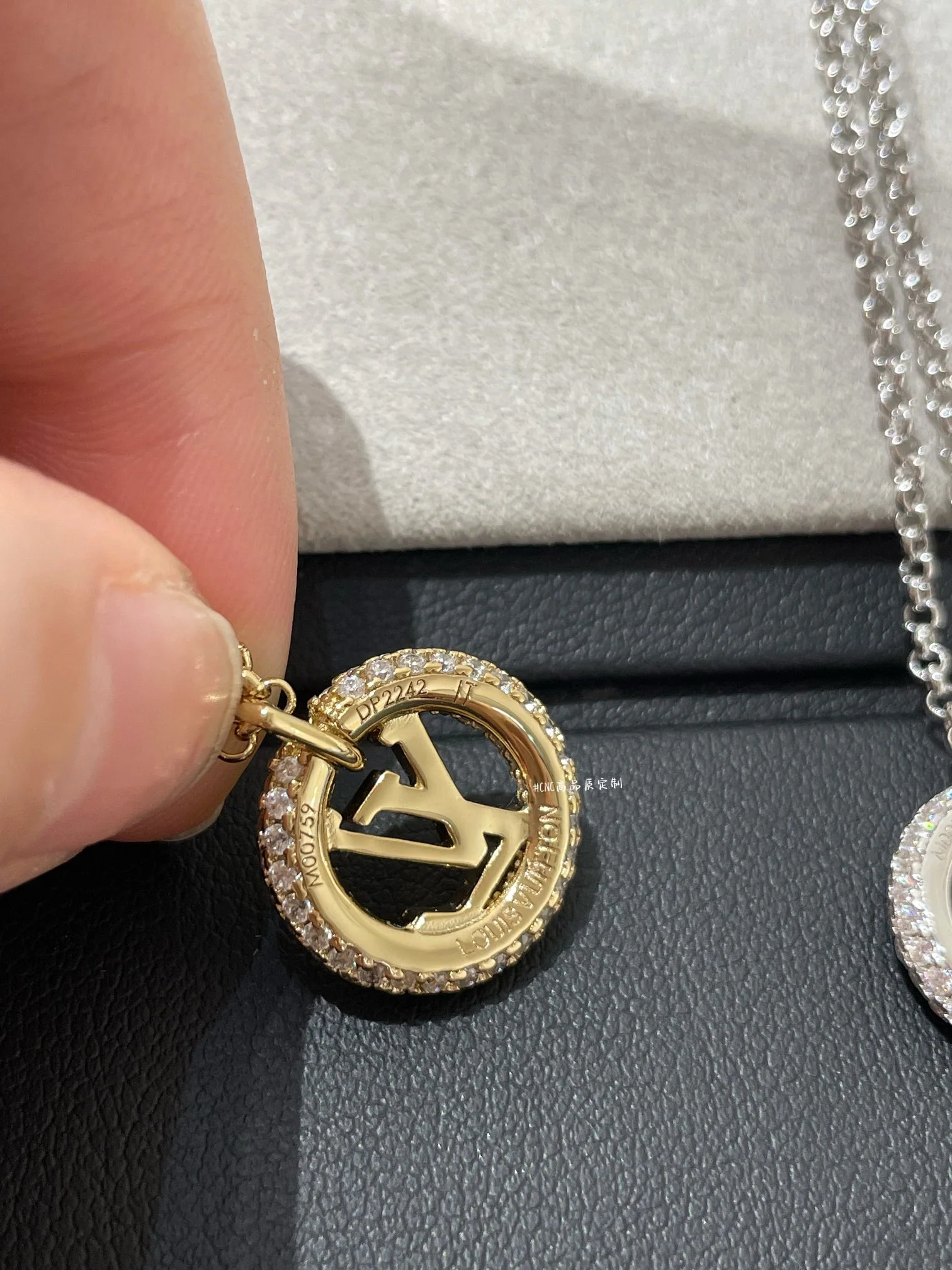 LV - Колье - Золото 014