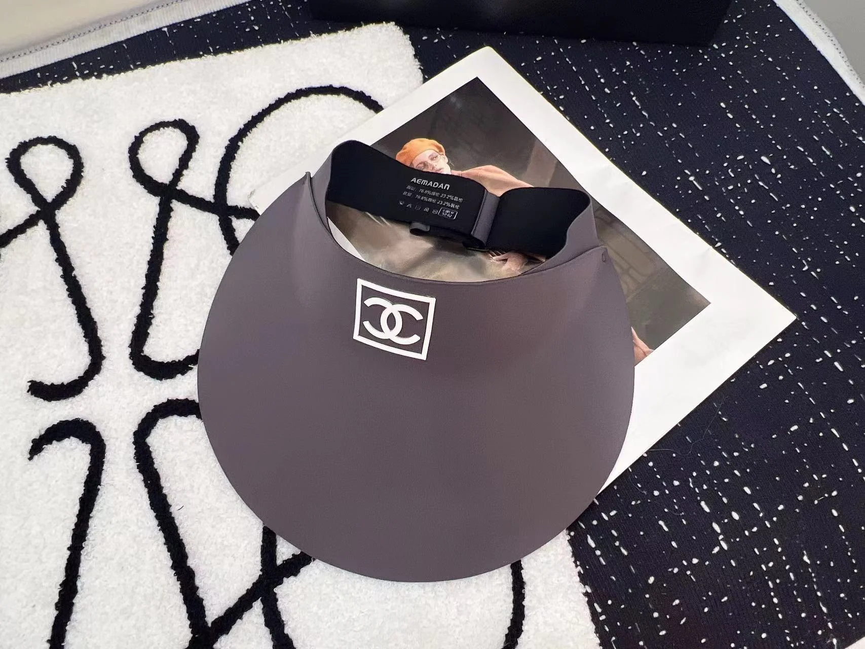 Новая минималистичная и элегантная солнцезащитная шляпа Chanel 2024 года