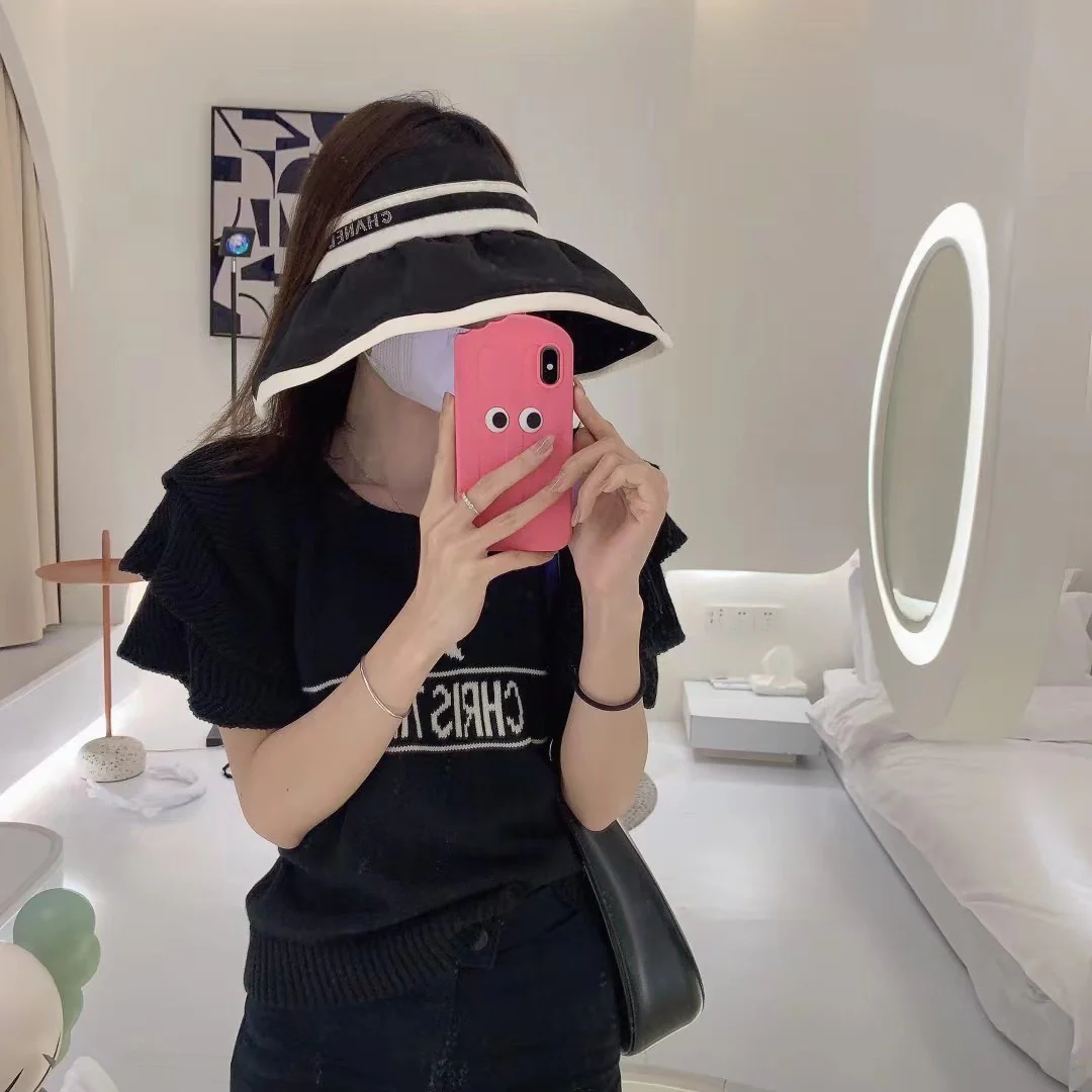 Chanel - Расстегнутый жилет - Солнцезащитная шляпа