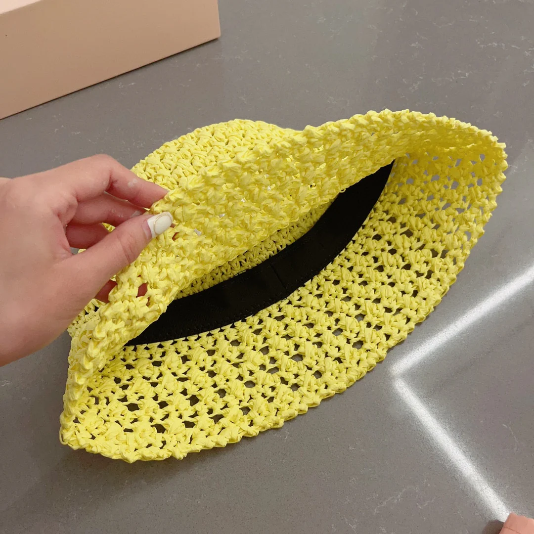 Новинка весны/лета Miu Miu 2023 — Вязаная крючком рыбацкая шапка — желтая