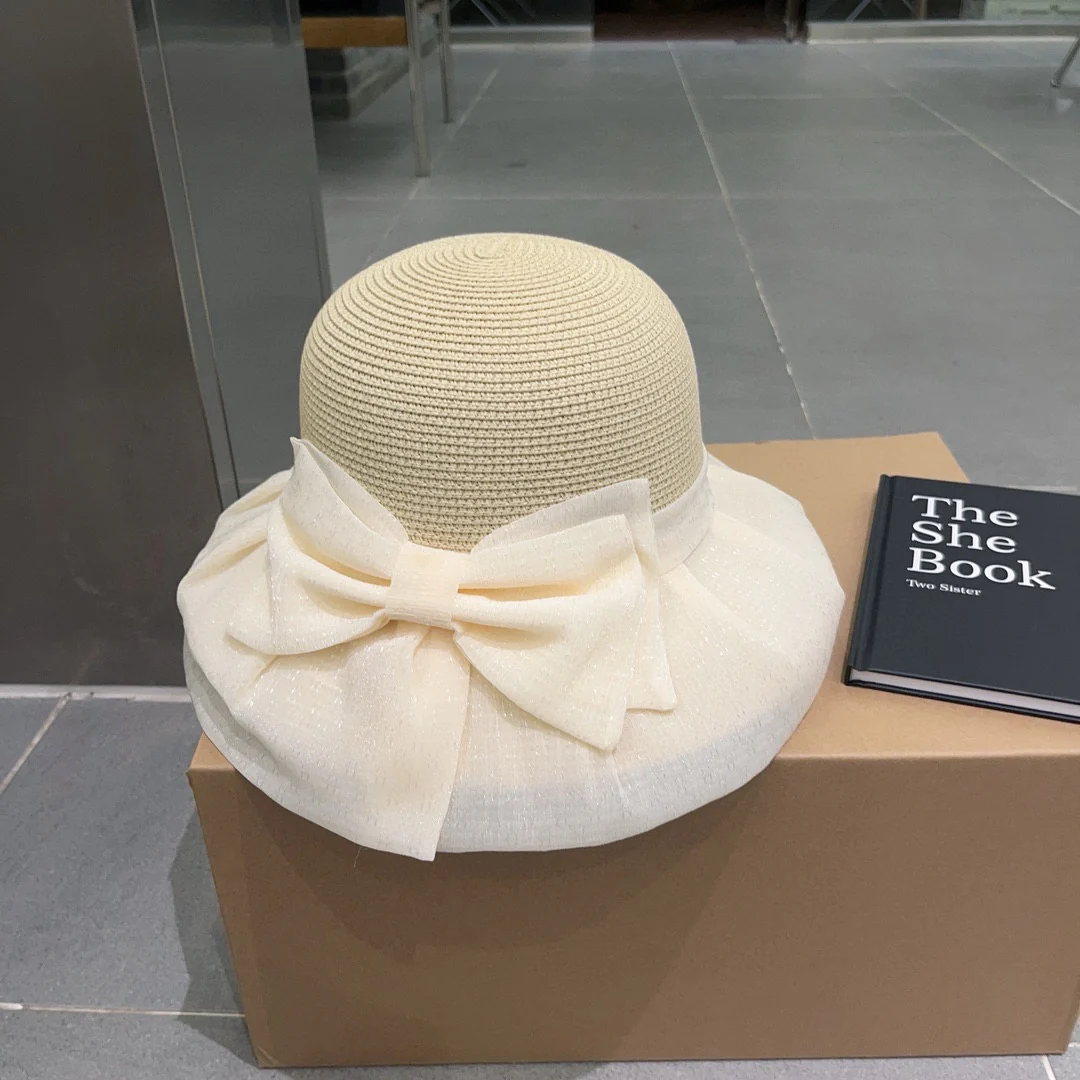 Плиссированная шляпа из органзы Chanel - белая.