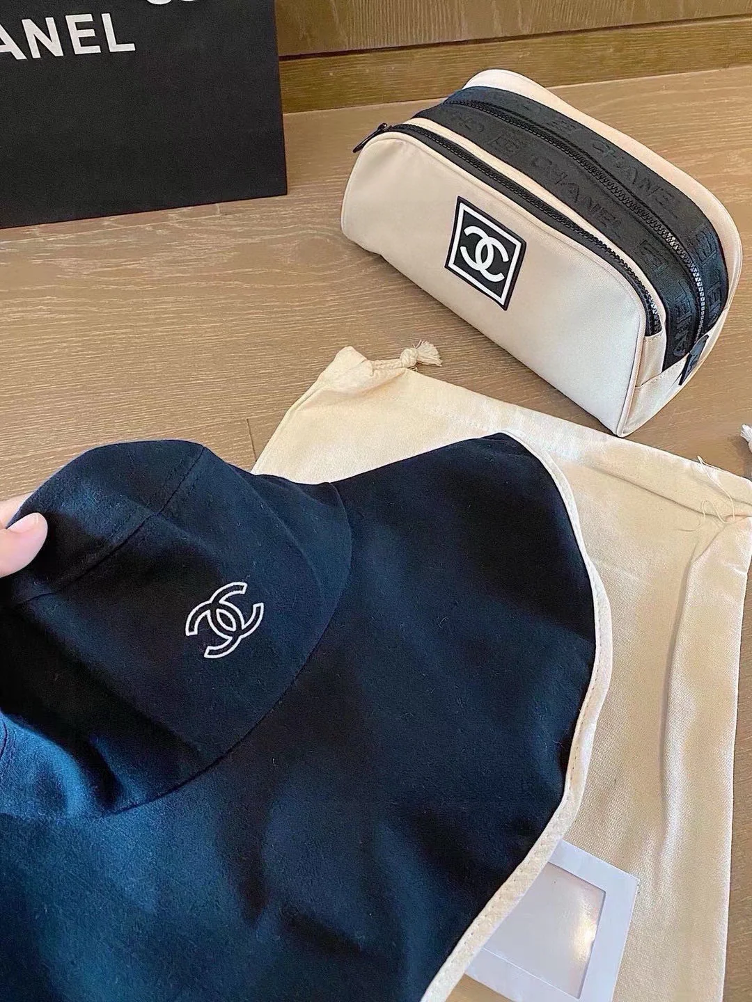 Chanel - Элегантная широкополая шляпа от солнца из парусины