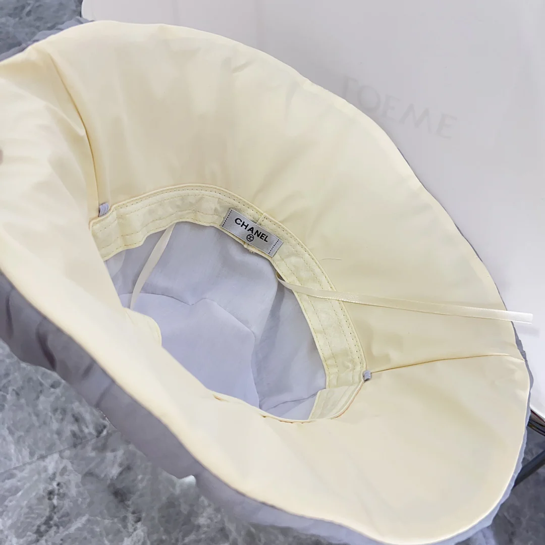 Новая элегантная шелковая шляпа от солнца Chanel 2024 с бантом - серая.