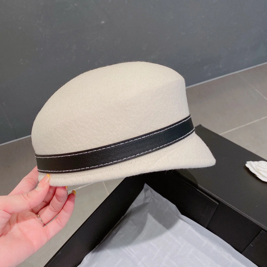 Chanel - Шерстяная кепка-?уточка? - Белая