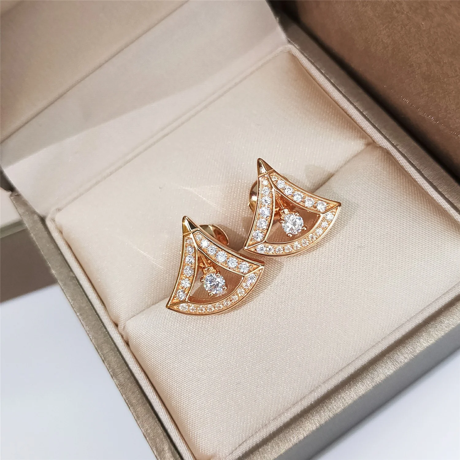 Серьги Bvlgari 025