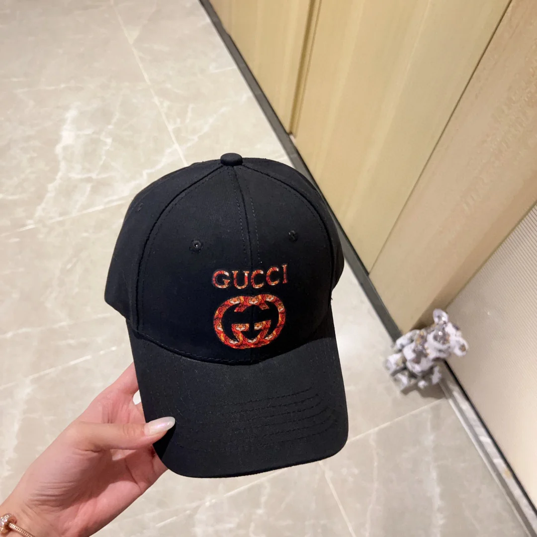 Новая бейсболка Gucci 2023 года, простая красная, с двойной буквой G, черная.