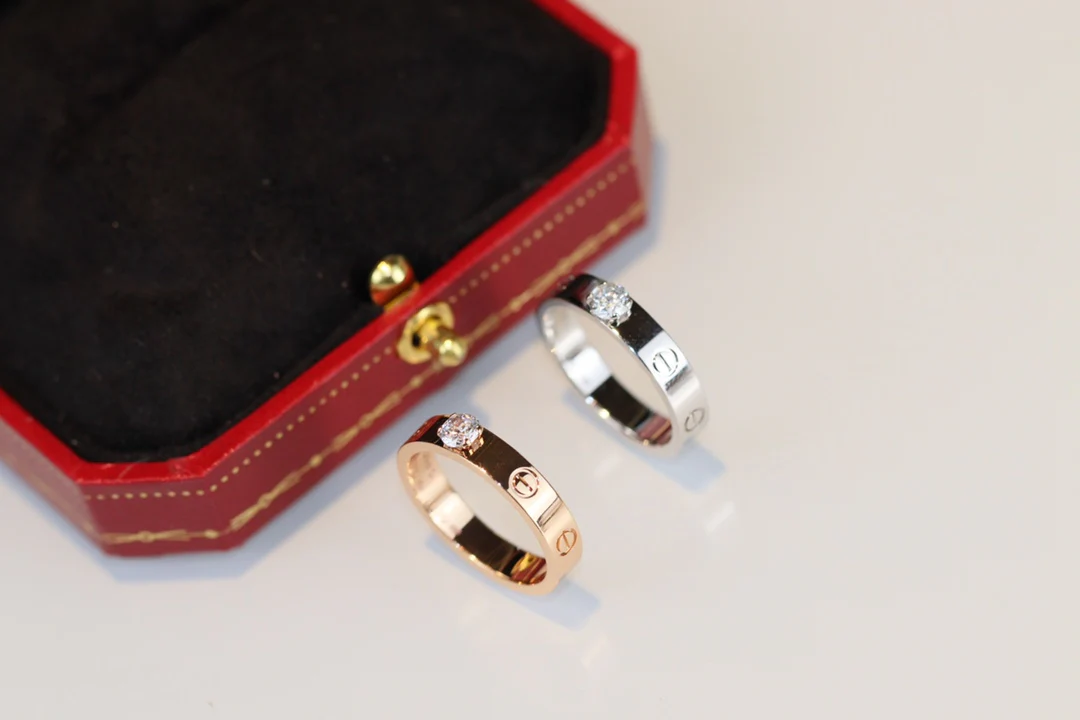 Кольцо Cartier Love Solitaire — розовое и белое золото