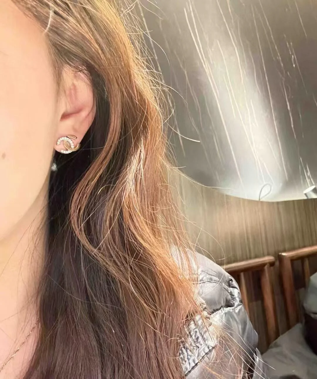 Chanel - Серьги Double C из золота и бриллиантов, цена 25 пенсов.