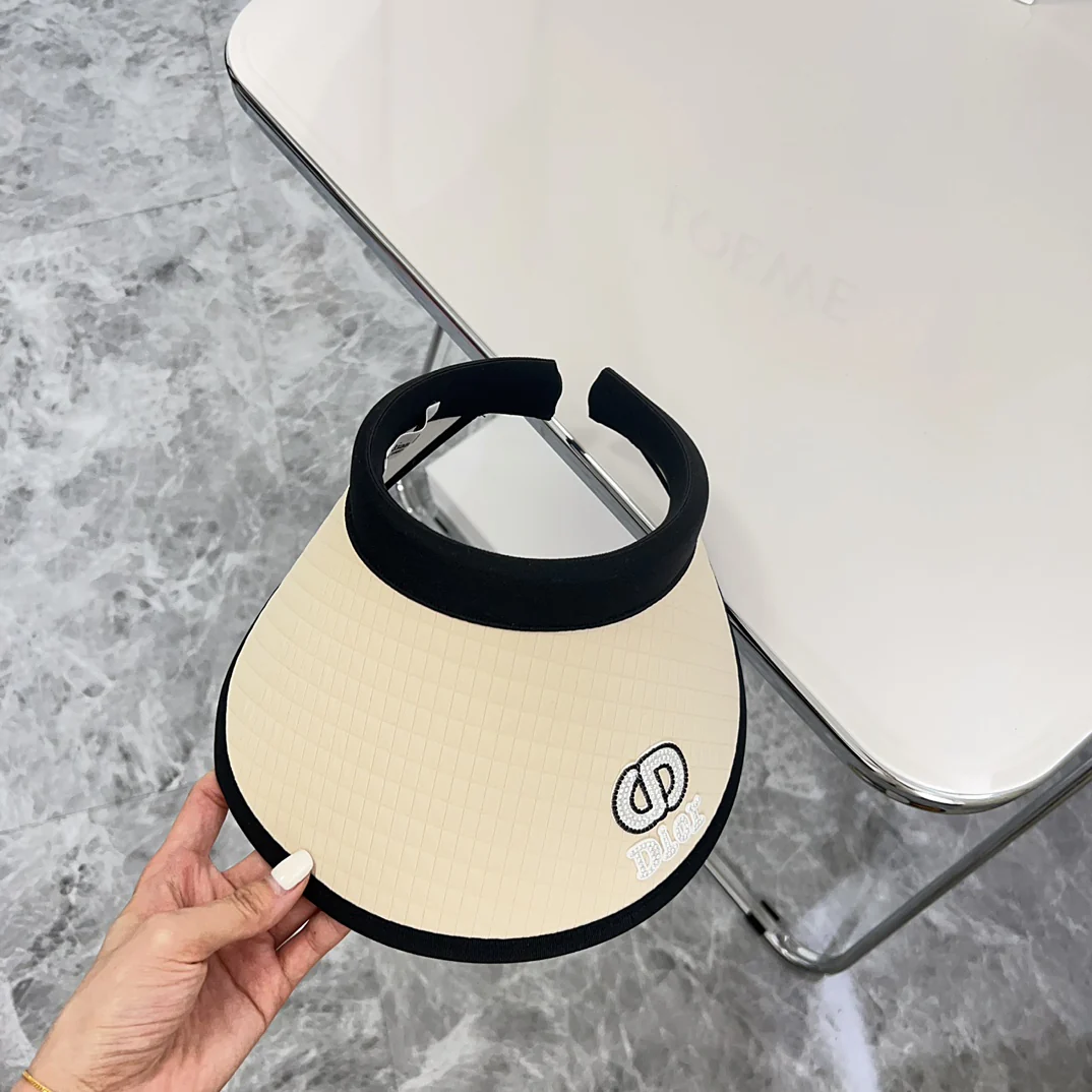 Dior - солнцезащитная шляпа в стиле Chanel