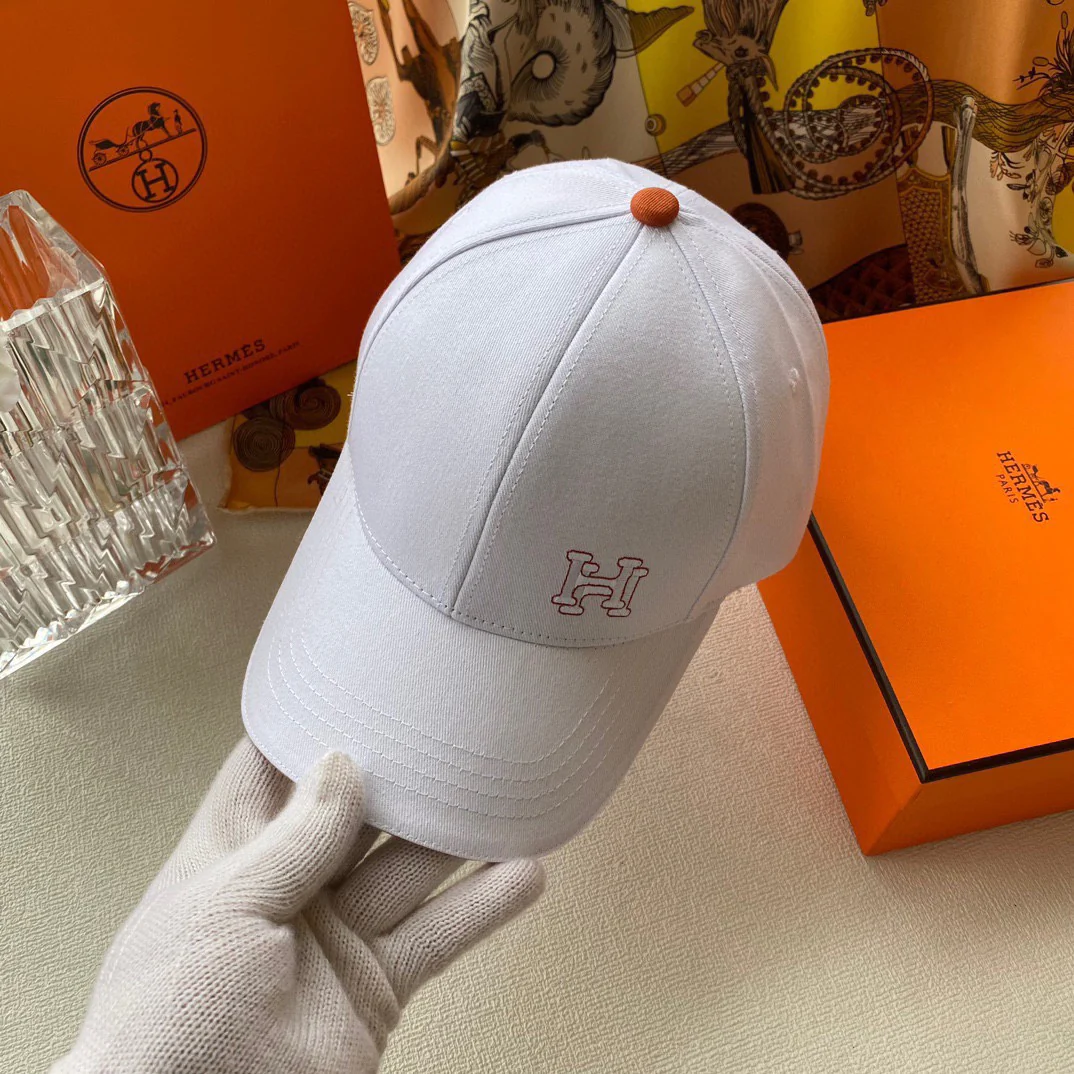 Вышитая бейсболка Hermes - белая