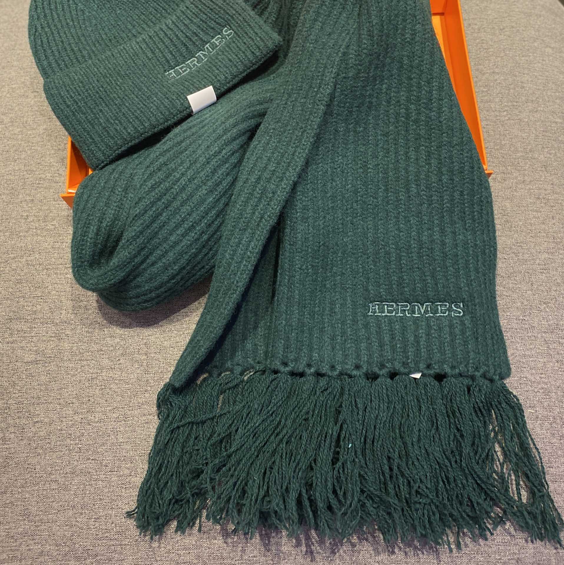 Вязаный комплект из кашемировой шапки и шапки Hermes - темно-зеленый