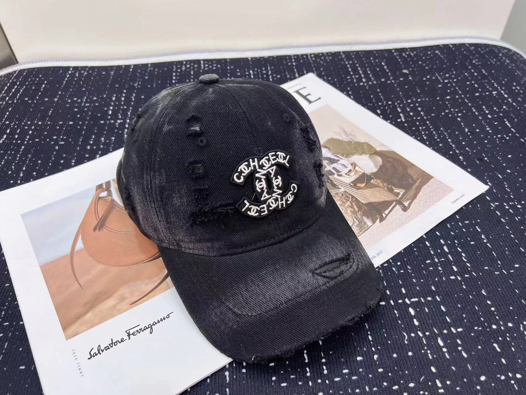 Chanel - рваная бейсболка в стиле ретро