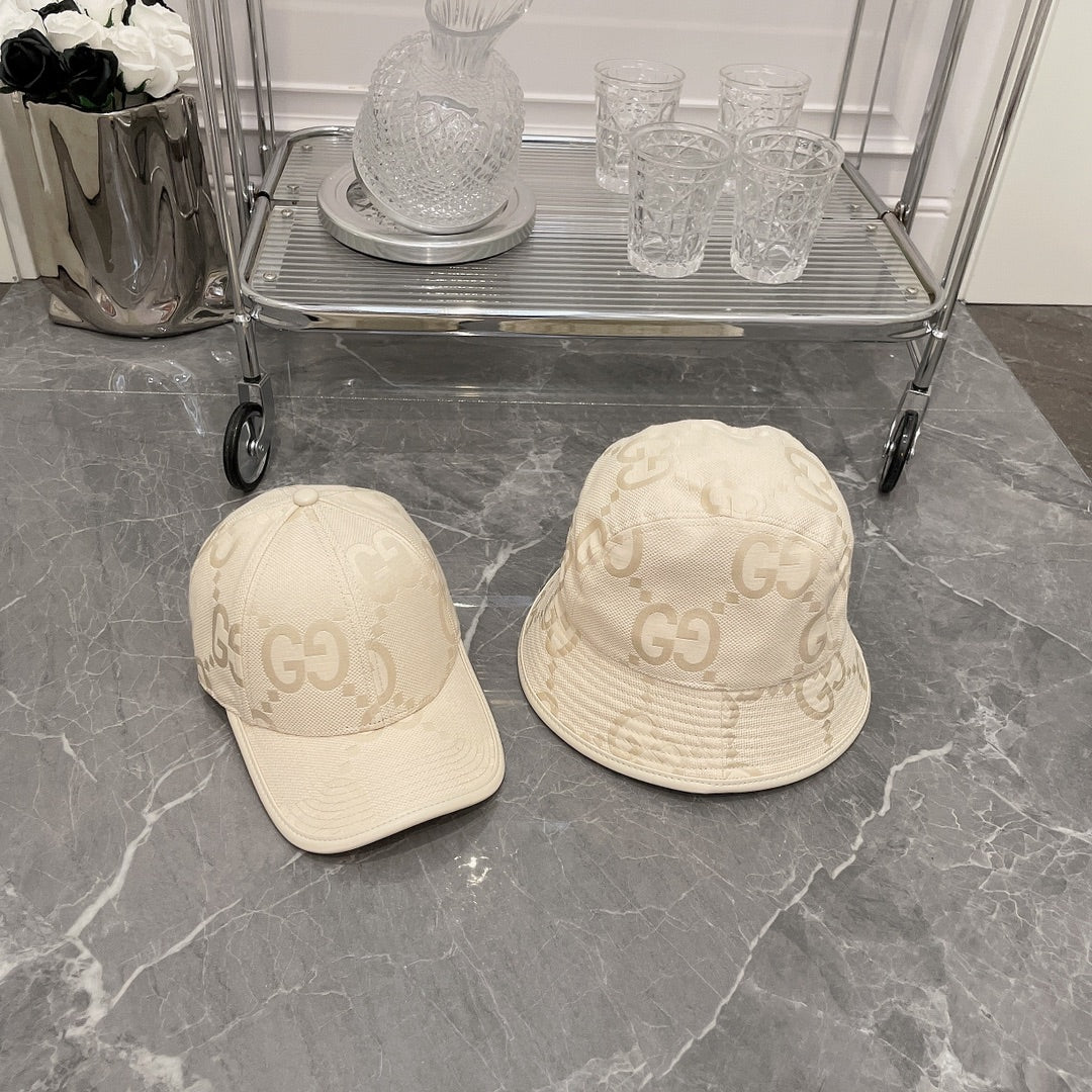 Gucci - Бейсболка кремового цвета с большим логотипом - такая же, как в бутиках.
