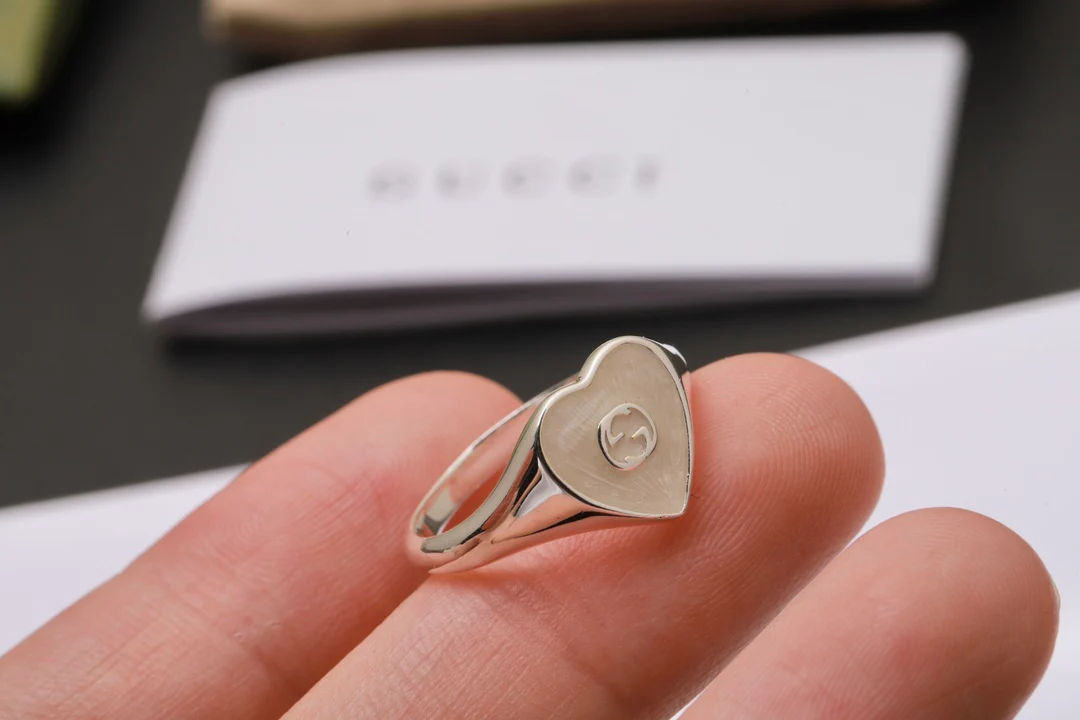 Кольцо Gucci 060