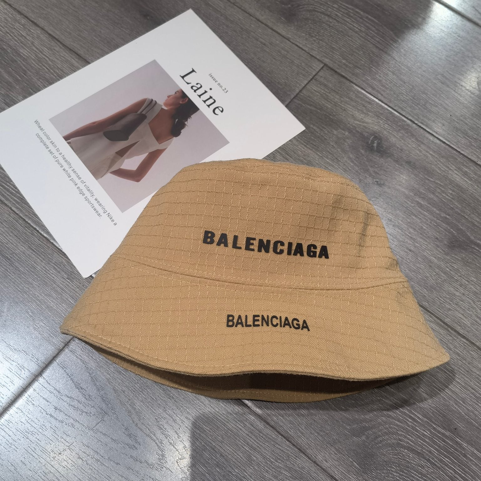 Balenciaga - Новинка осени 2023 - Панама в простую клетку