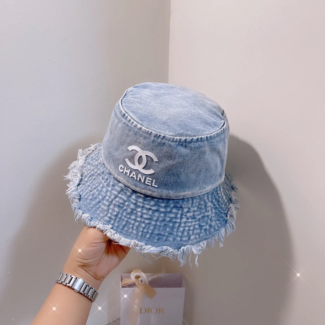 Chanel - Рыбацкая шляпа с эффектом потертой ковбойской бороды - 1