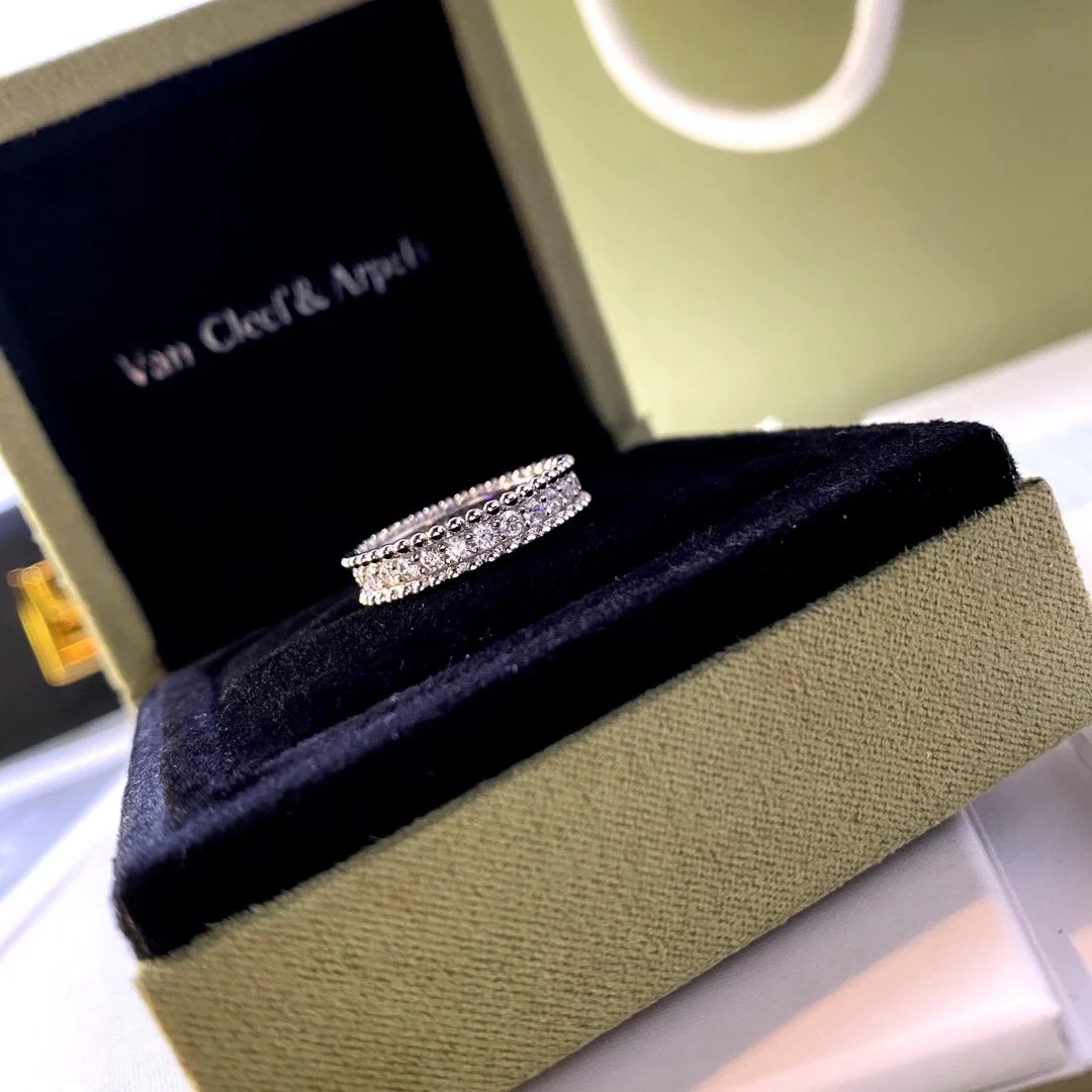 Ван Век - Кольцо 057