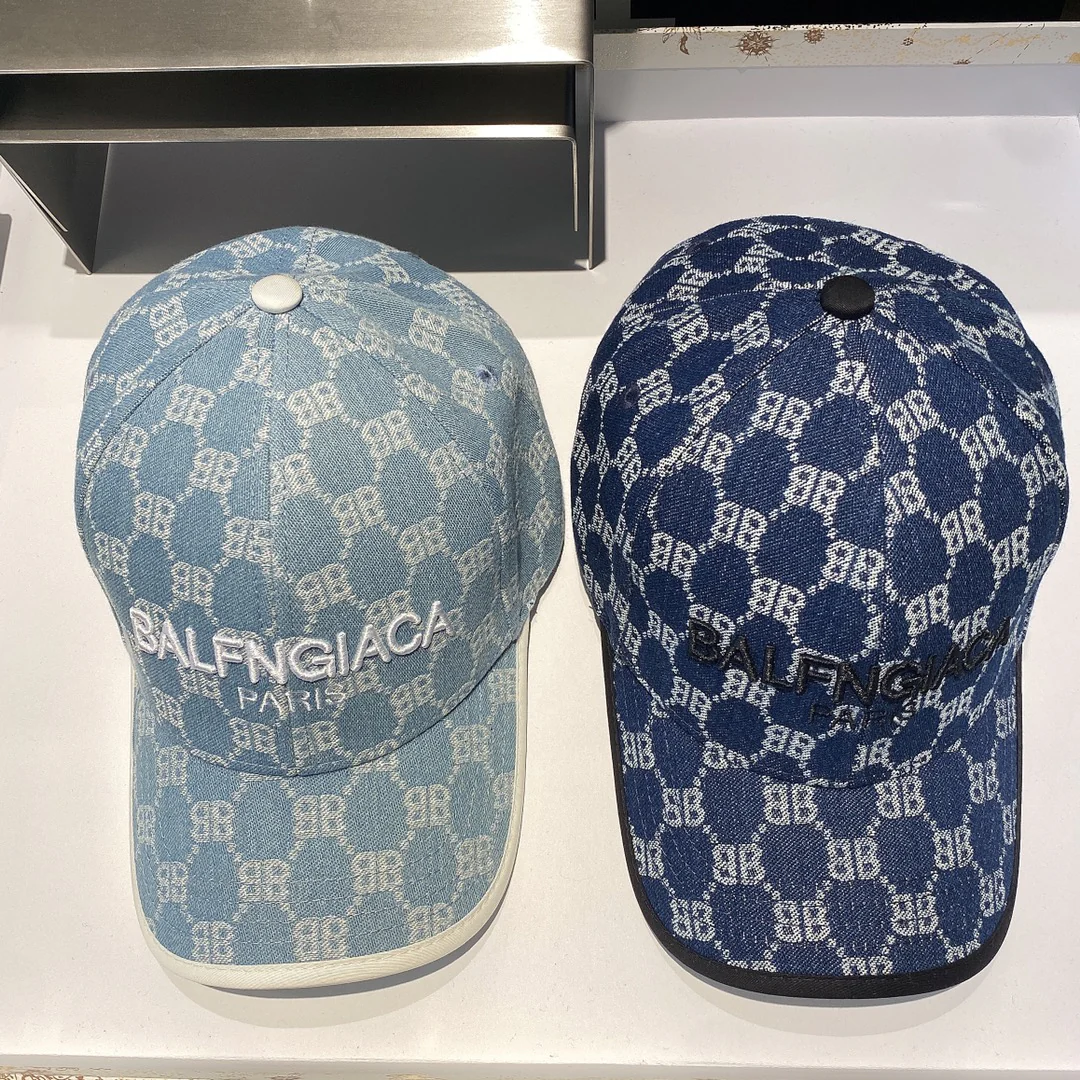 Бейсболка Balenciaga из джинсовой ткани с вышитым логотипом - 2 цвета