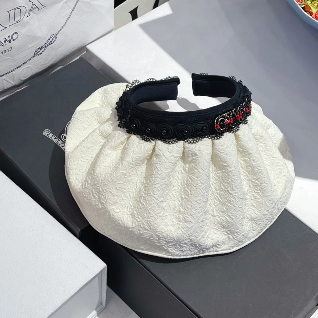 Gucci - Солнцезащитная шляпа с ажурным жемчугом